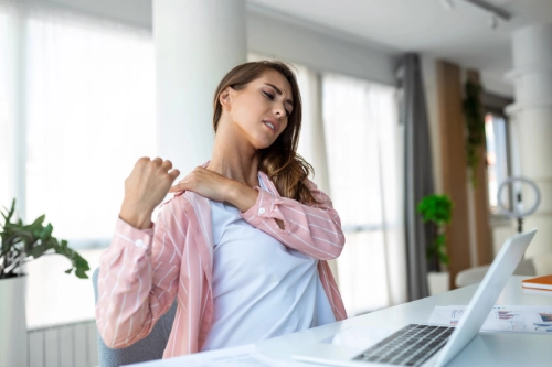 How Chiropractic Care Helps Overcome Stubborn Shoulder Pain